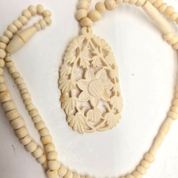 Handcrafted Carved Cream Beaded Necklace Floral Pendant Vintage Jewelry je207 - Picture 6 of 9